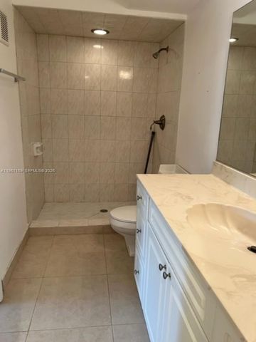 230 Lakeview Dr 107, Weston, FL 33326