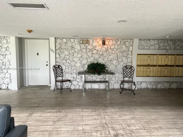 230 Lakeview Dr 107, Weston, FL 33326