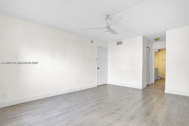 230 Lakeview Dr 107, Weston, FL 33326