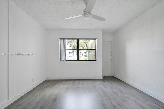 230 Lakeview Dr 107, Weston, FL 33326