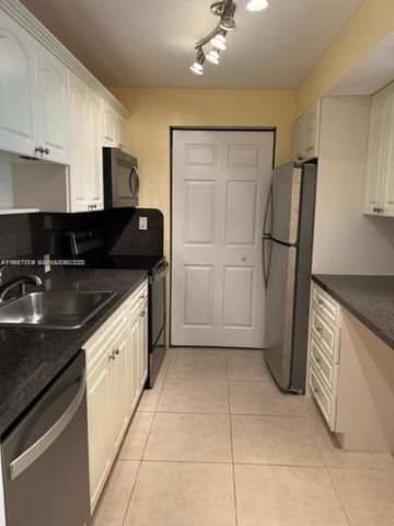 230 Lakeview Dr 107, Weston, FL 33326