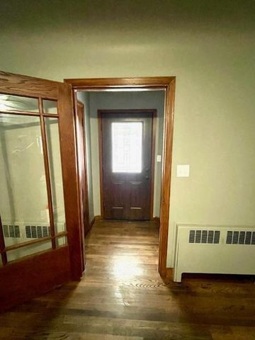 120 N Madison Street, Evansville, WI 53536