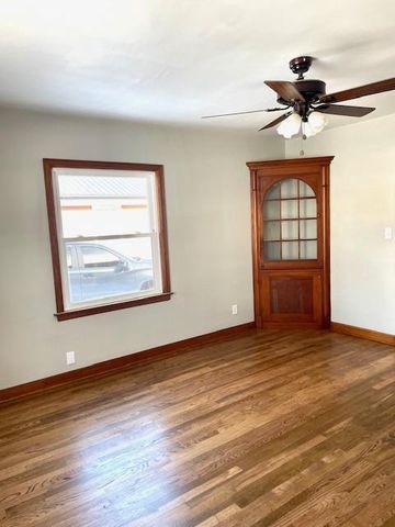 120 N Madison Street, Evansville, WI 53536