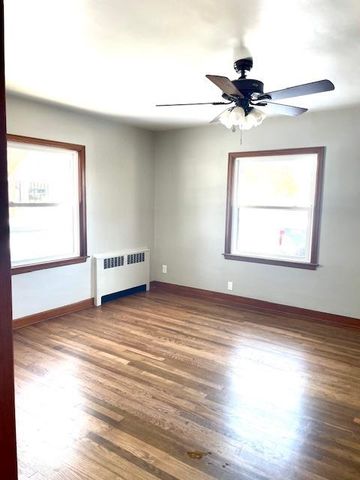 120 N Madison Street, Evansville, WI 53536