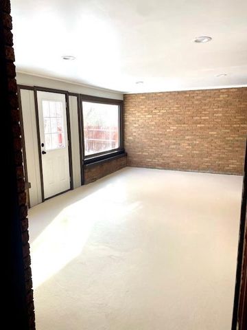 120 N Madison Street, Evansville, WI 53536