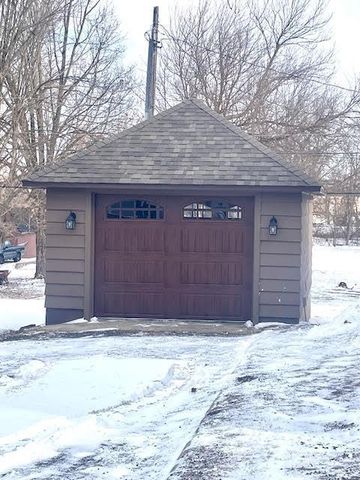 120 N Madison Street, Evansville, WI 53536