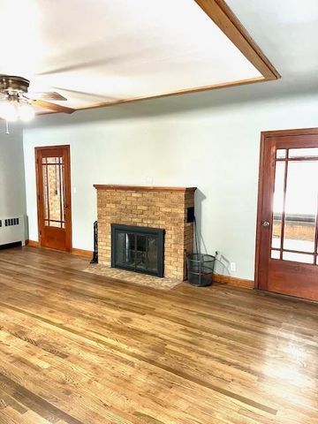 120 N Madison Street, Evansville, WI 53536