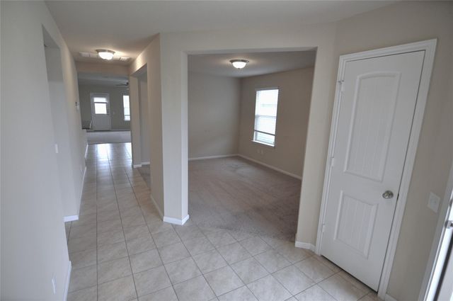 106 Leona River TRL, Hutto, TX 78634