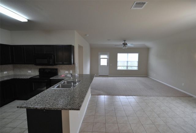 106 Leona River TRL, Hutto, TX 78634