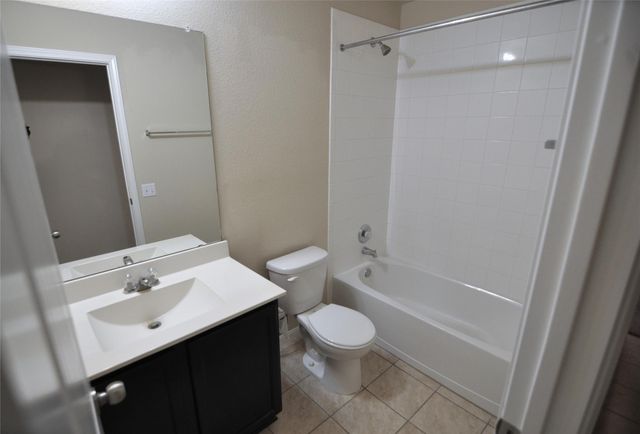 106 Leona River TRL, Hutto, TX 78634