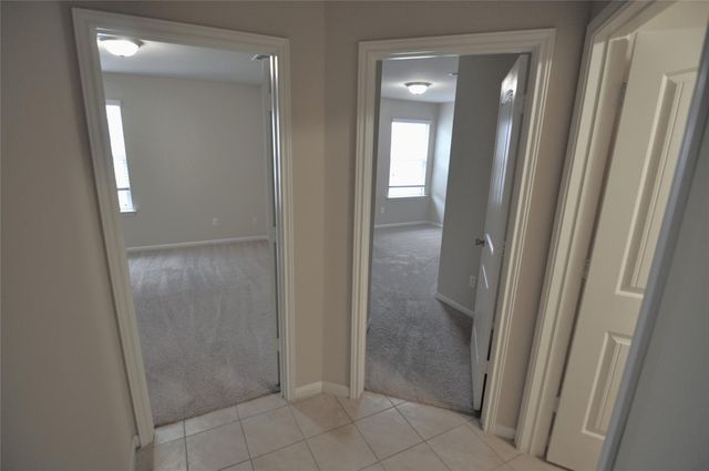 106 Leona River TRL, Hutto, TX 78634