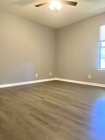 211 Chapel St Apt H, Clarksville, TN 37042
