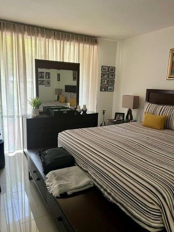 1701 NE 115th St 1A, Miami, FL 33181