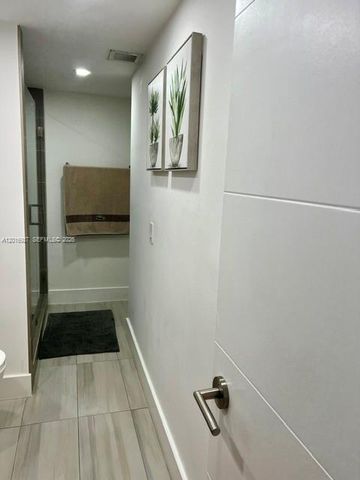 1701 NE 115th St 1A, Miami, FL 33181