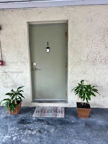 1701 NE 115th St 1A, Miami, FL 33181