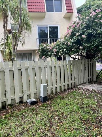 1701 NE 115th St 1A, Miami, FL 33181