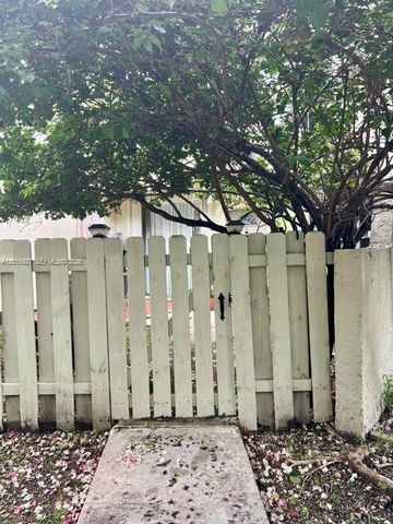 1701 NE 115th St 1A, Miami, FL 33181