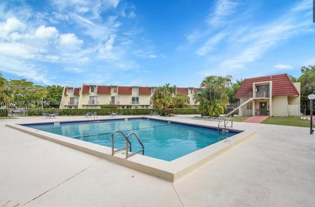1701 NE 115th St 1A, Miami, FL 33181