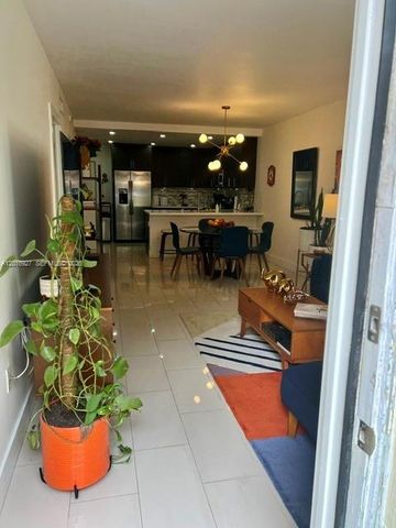 1701 NE 115th St 1A, Miami, FL 33181
