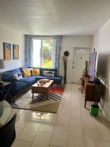 1701 NE 115th St 1A, Miami, FL 33181