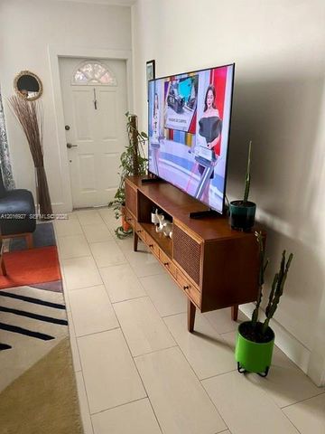 1701 NE 115th St 1A, Miami, FL 33181