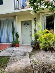 1701 NE 115th St 1A, Miami, FL 33181