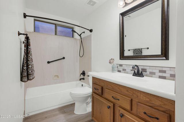 7364 E Placita Luz De La Luna, Tucson, AZ 85715