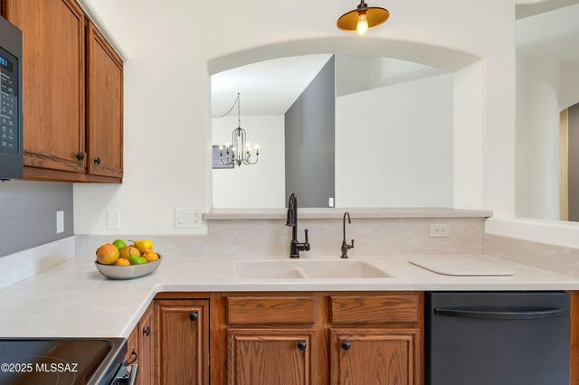 7364 E Placita Luz De La Luna, Tucson, AZ 85715