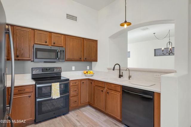 7364 E Placita Luz De La Luna, Tucson, AZ 85715