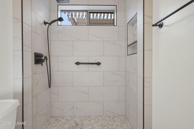 7364 E Placita Luz De La Luna, Tucson, AZ 85715