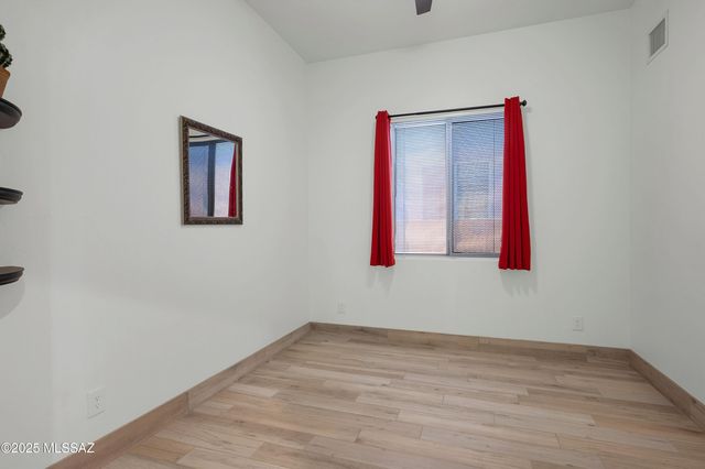 7364 E Placita Luz De La Luna, Tucson, AZ 85715