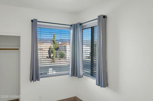 7364 E Placita Luz De La Luna, Tucson, AZ 85715