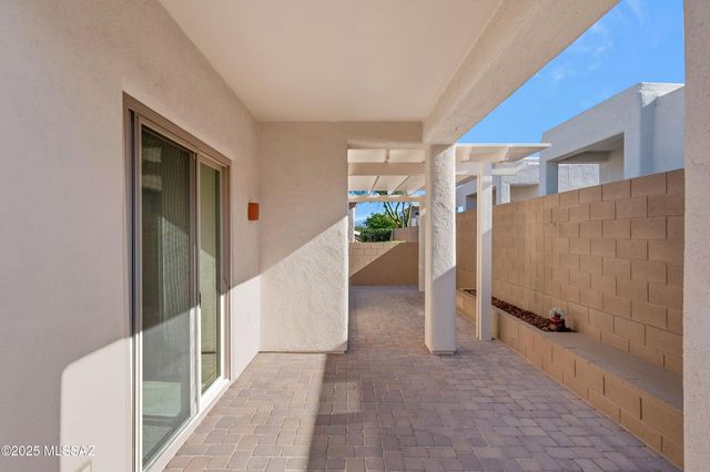 7364 E Placita Luz De La Luna, Tucson, AZ 85715