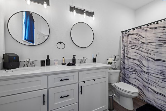 1821 E Highland St, Pasco, WA 99301