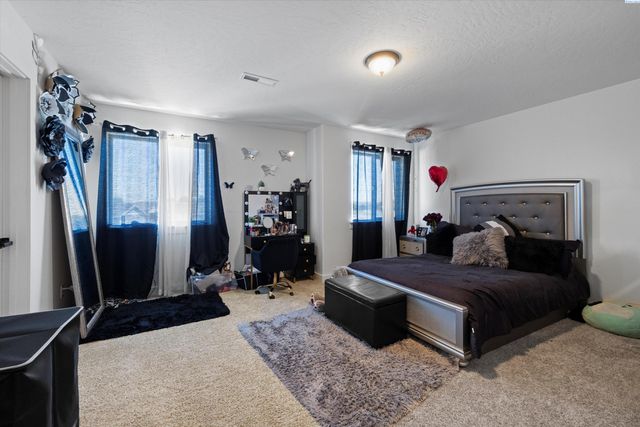 1821 E Highland St, Pasco, WA 99301