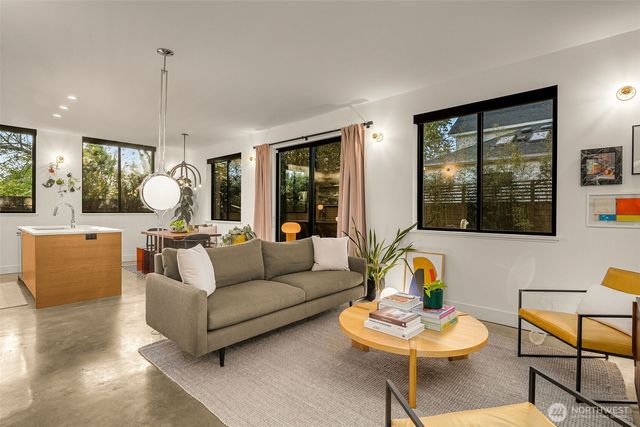 4321 S Holly Street, Seattle, WA 98118