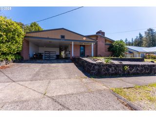 176 N HENRY St, Coquille, OR 97423
