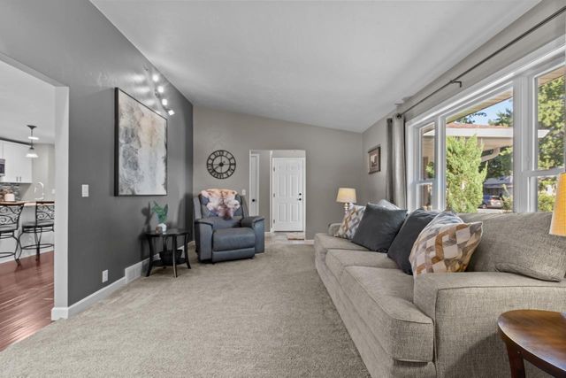 5771 ST IVES ROAD, Oshkosh, WI 54904