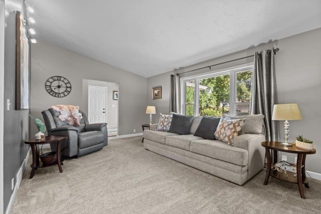 5771 ST IVES ROAD, Oshkosh, WI 54904