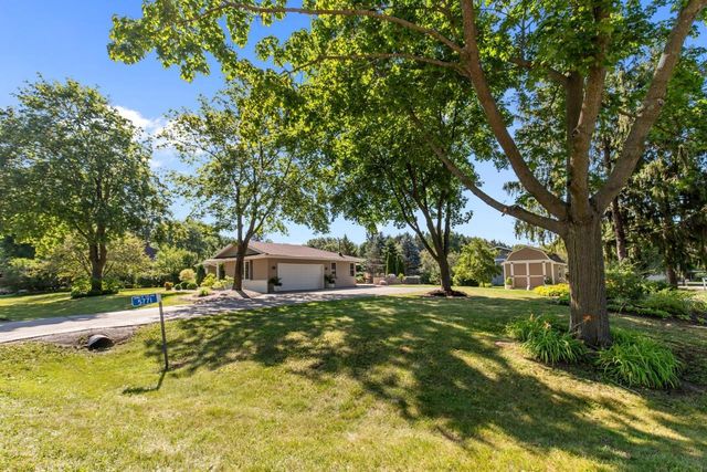 5771 ST IVES ROAD, Oshkosh, WI 54904
