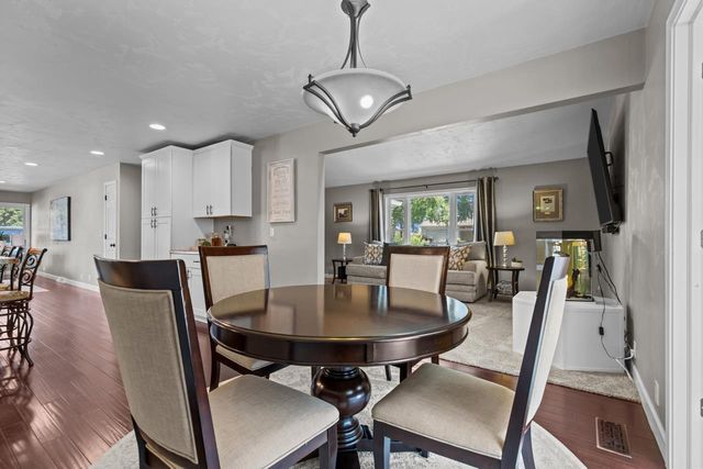 5771 ST IVES ROAD, Oshkosh, WI 54904
