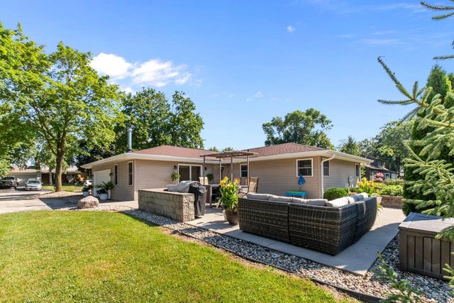 5771 ST IVES ROAD, Oshkosh, WI 54904