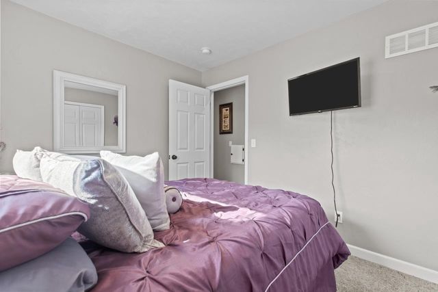 5771 ST IVES ROAD, Oshkosh, WI 54904