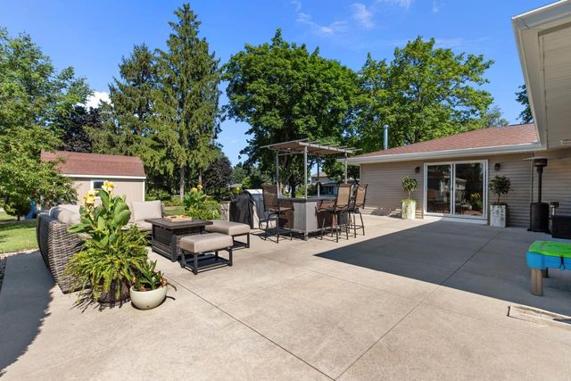 5771 ST IVES ROAD, Oshkosh, WI 54904