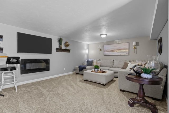 5771 ST IVES ROAD, Oshkosh, WI 54904