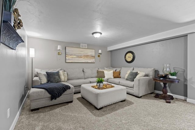 5771 ST IVES ROAD, Oshkosh, WI 54904