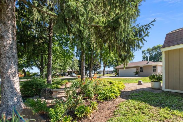 5771 ST IVES ROAD, Oshkosh, WI 54904