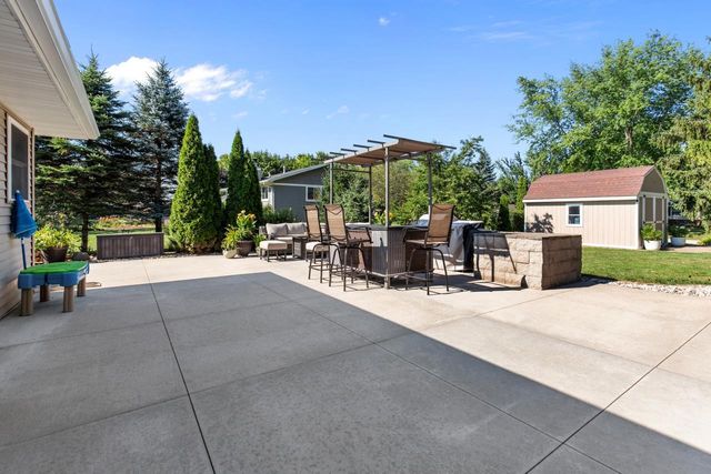5771 ST IVES ROAD, Oshkosh, WI 54904