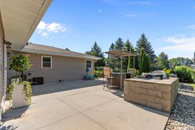 5771 ST IVES ROAD, Oshkosh, WI 54904
