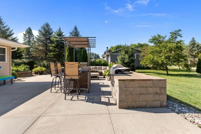 5771 ST IVES ROAD, Oshkosh, WI 54904